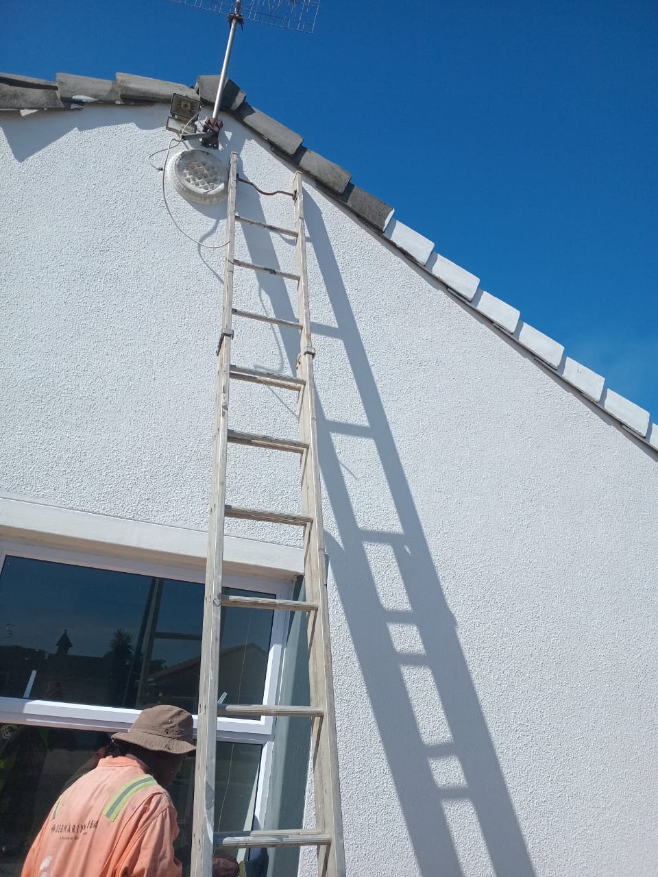 Mike's Construction roofing team at work in Kraaifontein